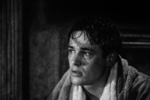 Marlon Brando jeune regard intense portrait noir et blanc acteur cinéma